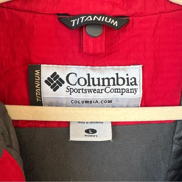 Columbia Women’s Omni Tech Titanium Windbreaker Jacket Red Size: Large - Picture 4 of 12
